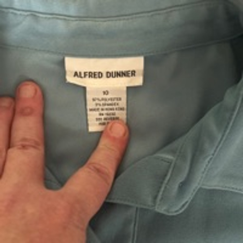 Women's Alfred Dunner Button-Up Shirt Size 10 Blue
116 - Picture 5 of 6